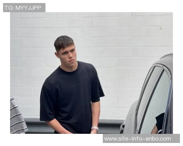 米体报道帕拉西奥斯将以租借方式加盟大学生队国米生涯已成水货悲剧