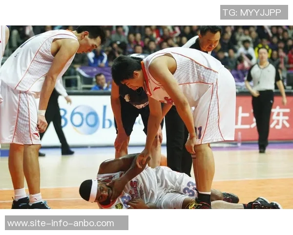 马威直言雷霆冲击篮筐时常受益于裁判判罚的偏袒行为